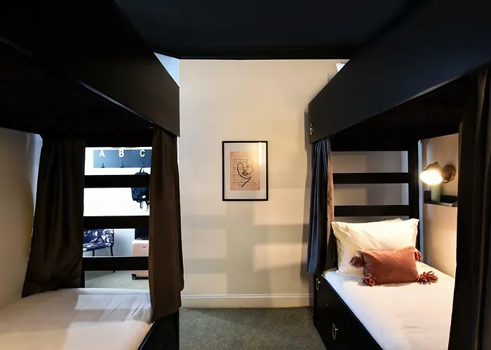Dupont Circle Embassy Inn By Found